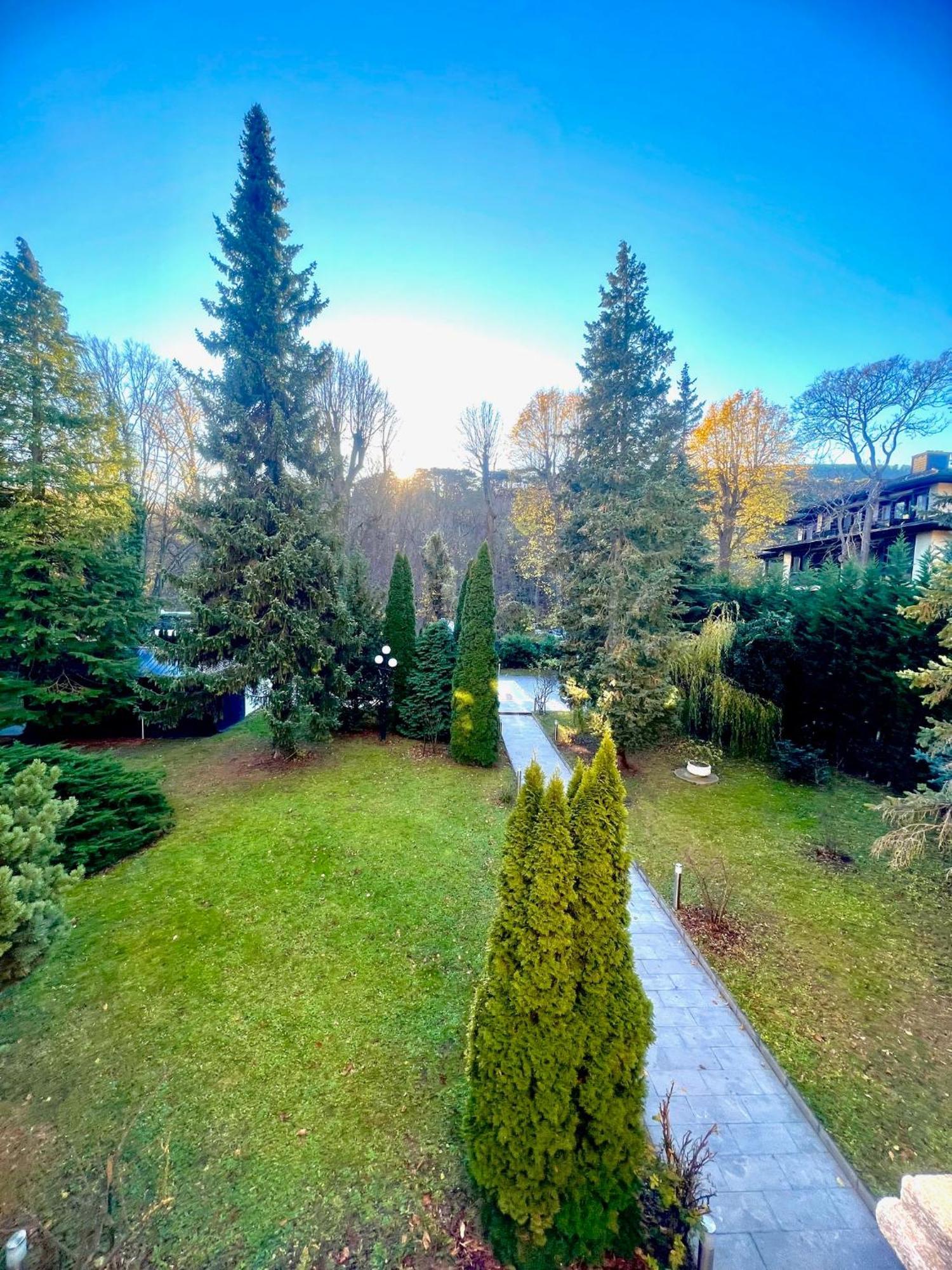 Wienerwald Residenz Баден Экстерьер фото